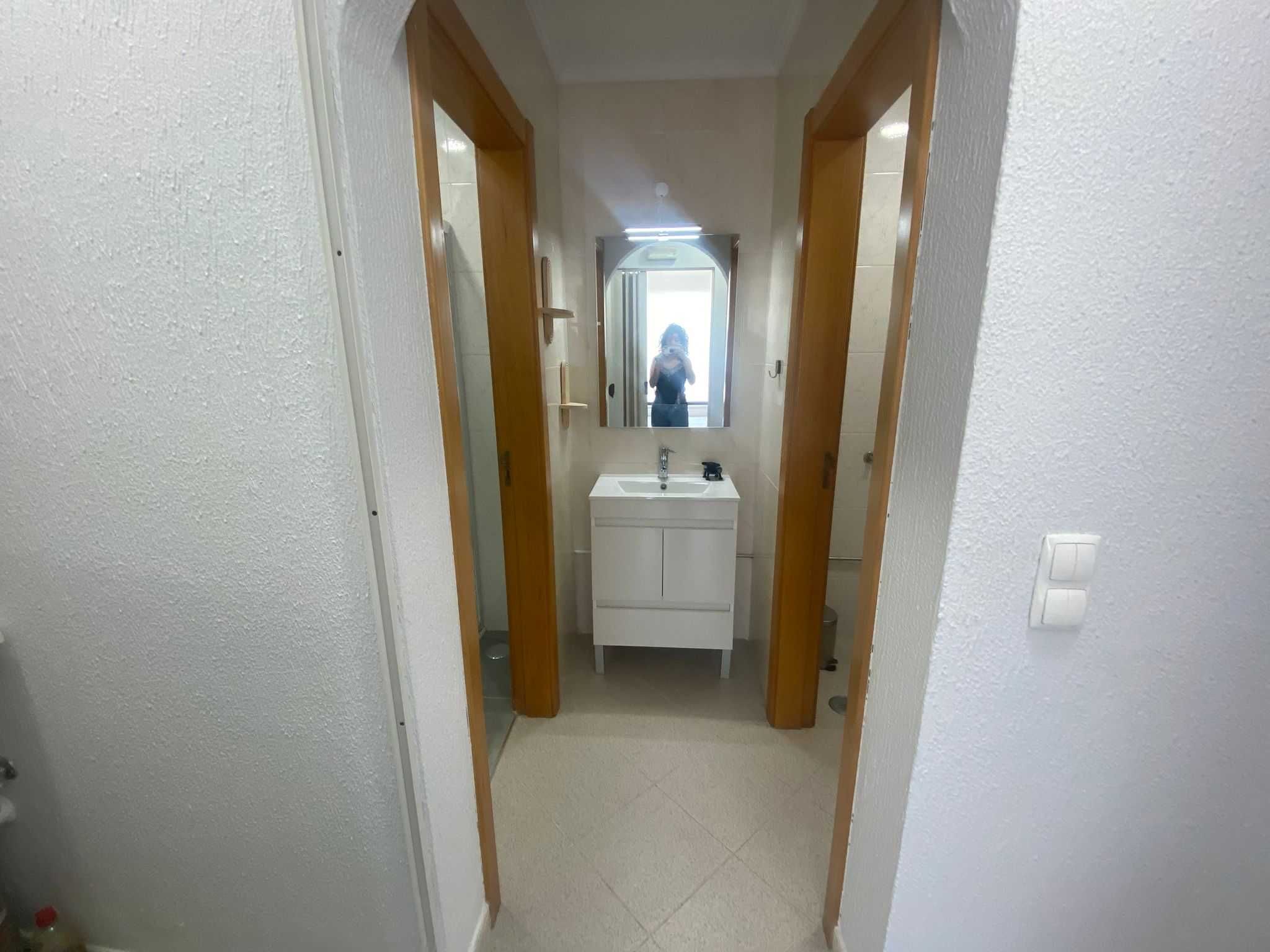 Arrenda-se Loja Remodelada para T2 - 875€ c/ internet incluída.