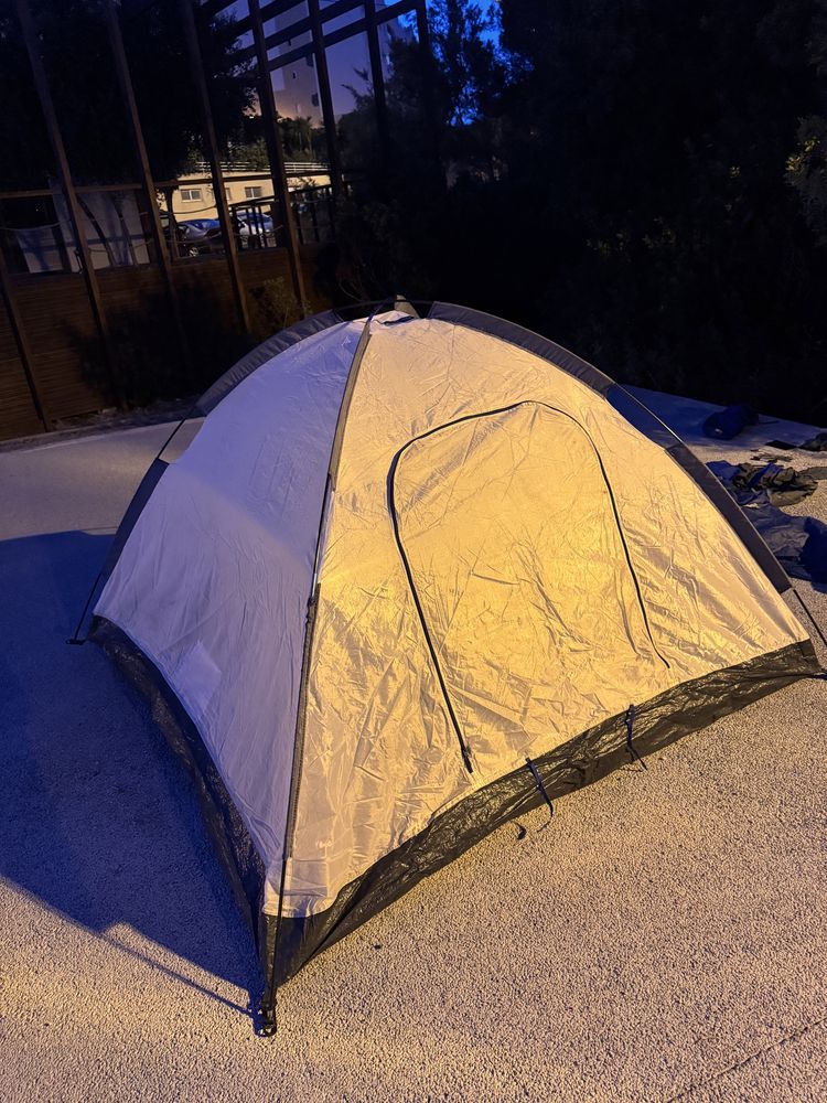 Barraca de campismo para 2 pessoas.