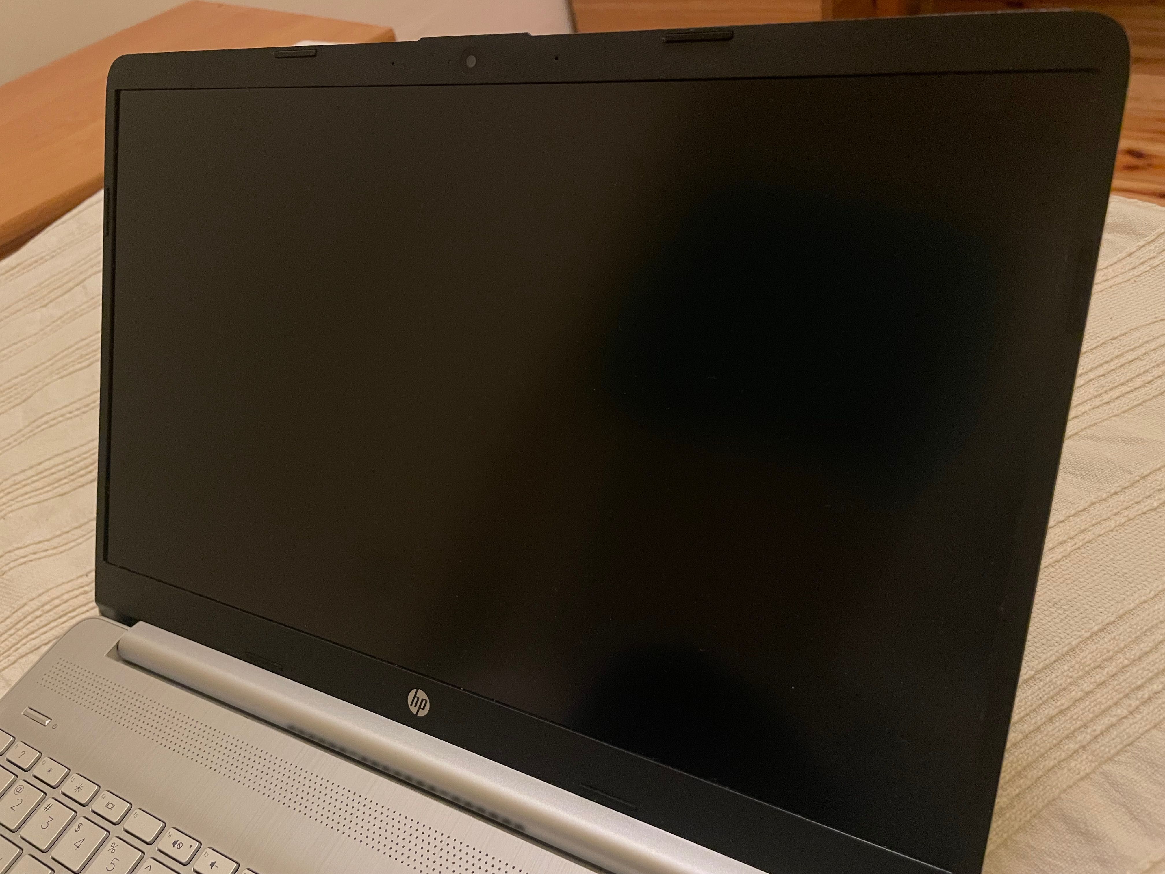laptop HP 15s Ryzen 5, 8GB RAM, SSD 512GB do pracy i nauki
