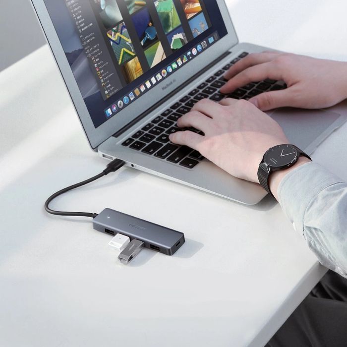 Ugreen HUB USB - 4x USB 3.2 Gen 1 z portem zasilania micro USB szary