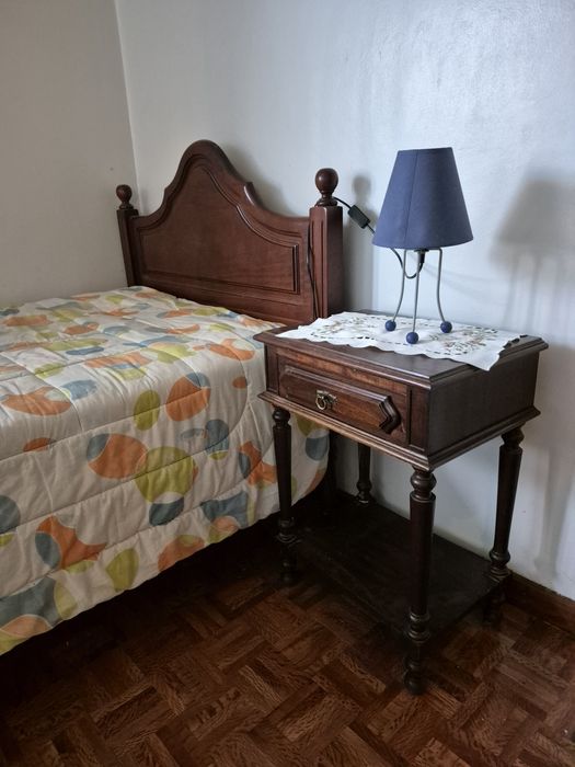 Cama + Mesinha Cabeceira + Colchão