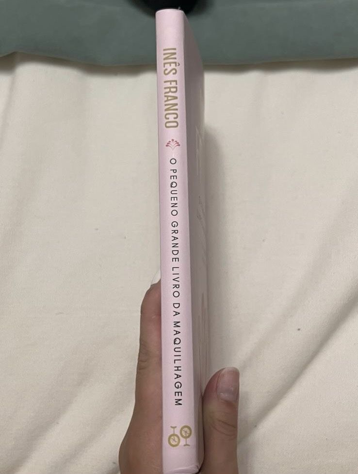 Livro "O Pequeno Grande Livro da Maquilhagem" da Inês Franco
