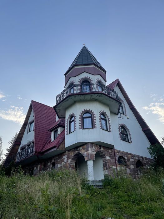 Dom willa w górach z przepieknym widokiem i wierzą