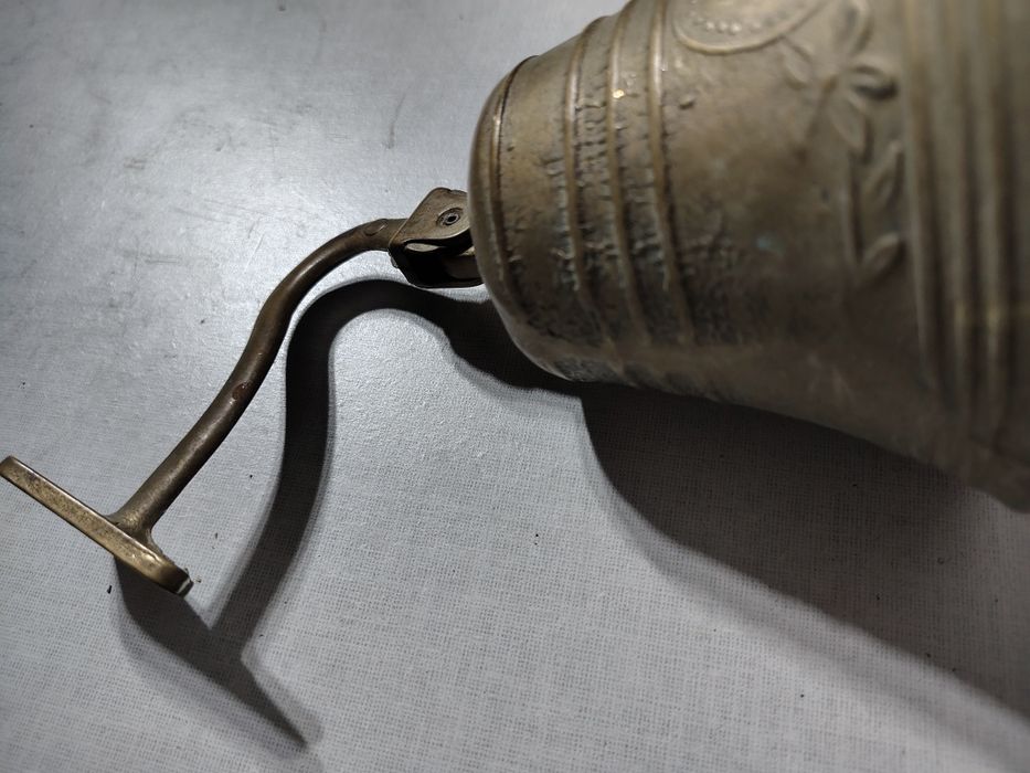 Mosiężny dzwon ścienny