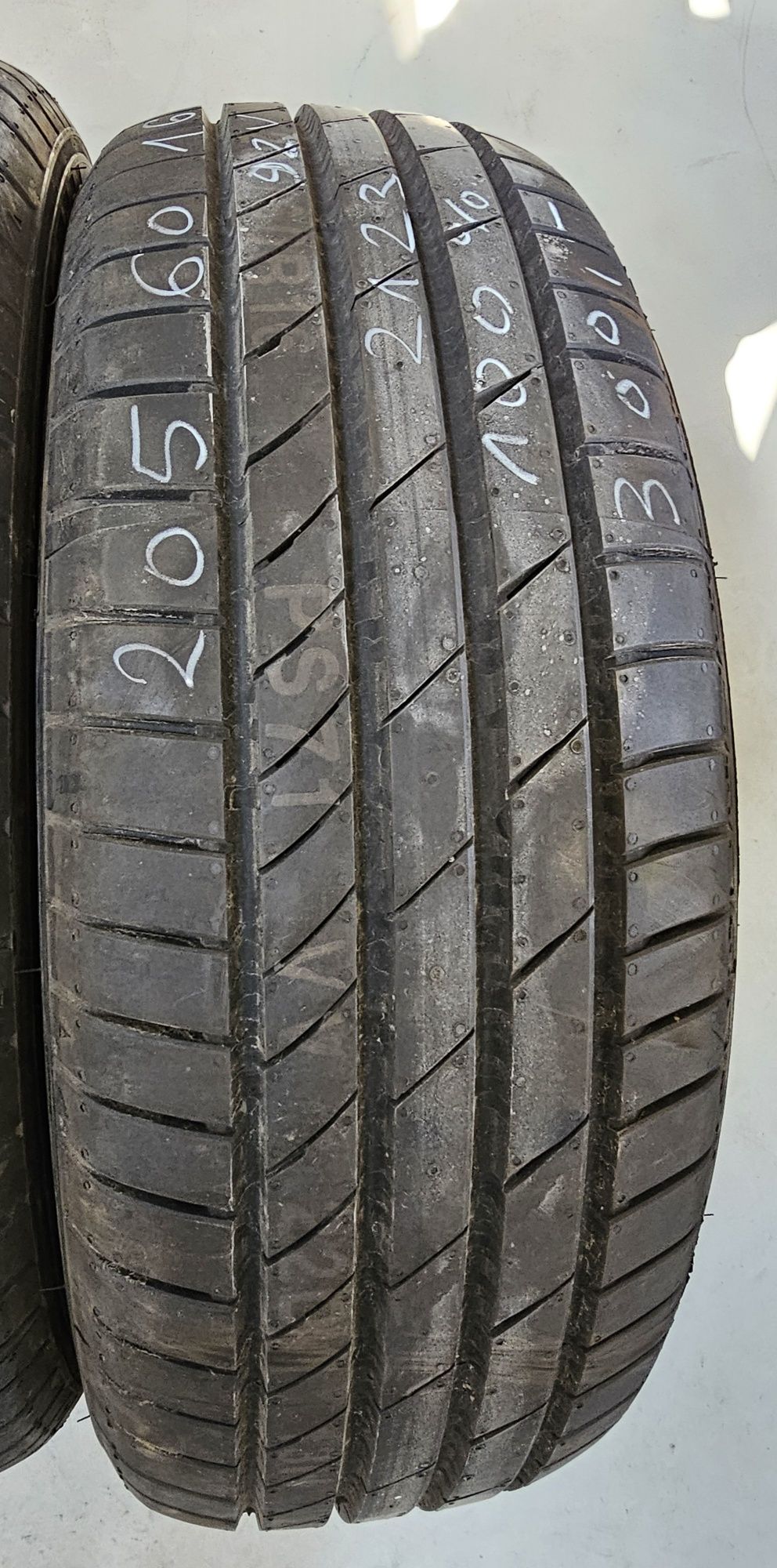 205/60R16 KUMHO Ecsta R571 NOWE Lato