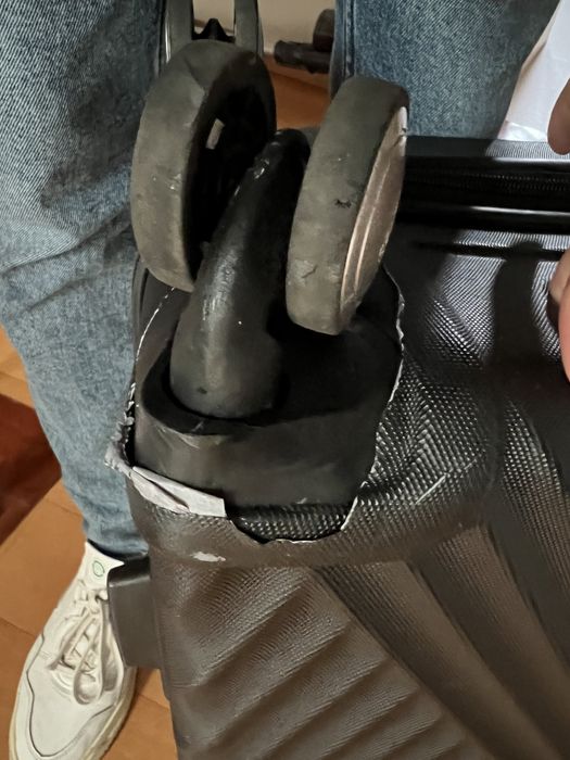Mala média 64L danificada