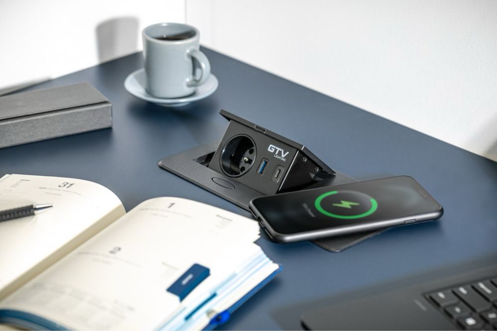 АКЦІЯ! Чорний Подовжувач втроювальний AVARO PLUS USB +C + безпровідна