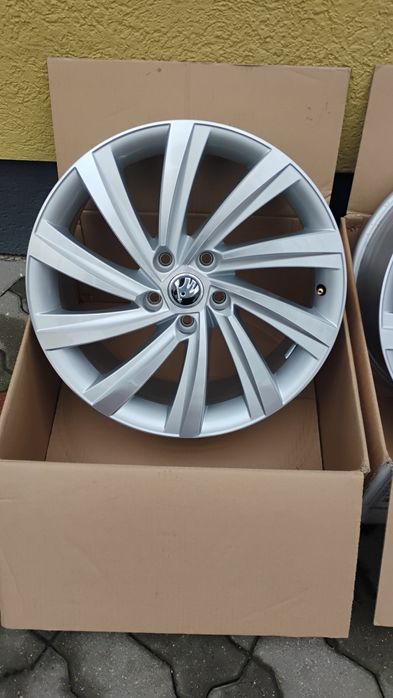 Felgi Skoda 18 Octavia IV 5E3 ET48 7,5J VW 5x112
