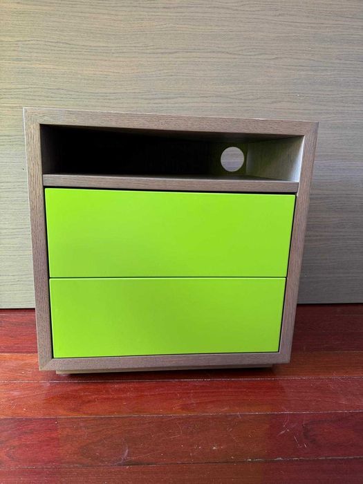 Cómoda de quarto em carvalho