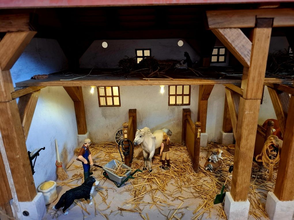 Stajnia z szafką -podstawą dla koni typu Schleich/Collecta