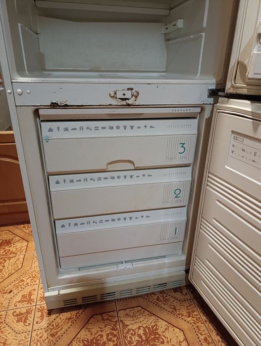 Холодильник в хорошому стані