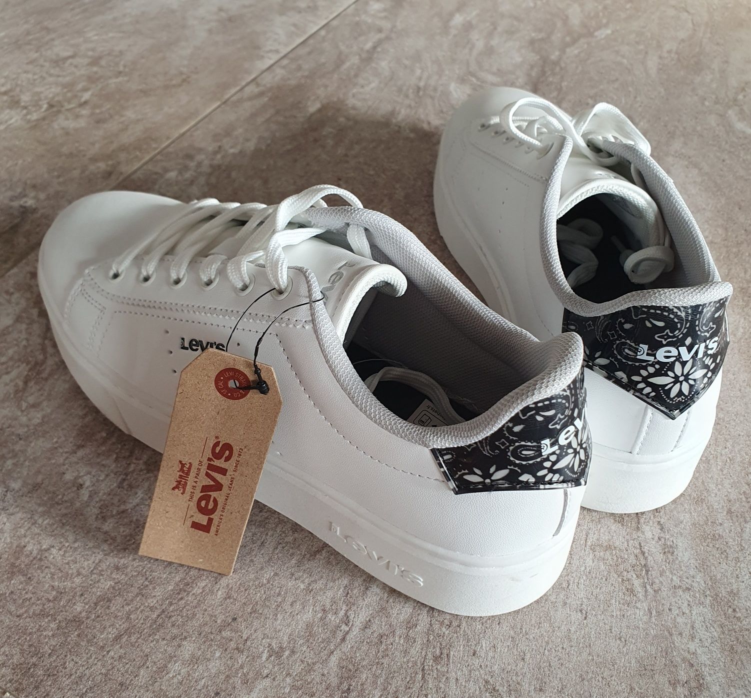 Levi's buty sneakersy białe 39 nowe