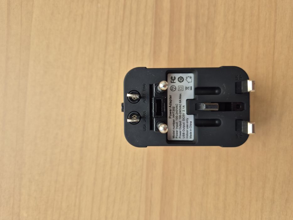 Adaptador de tomadas universal