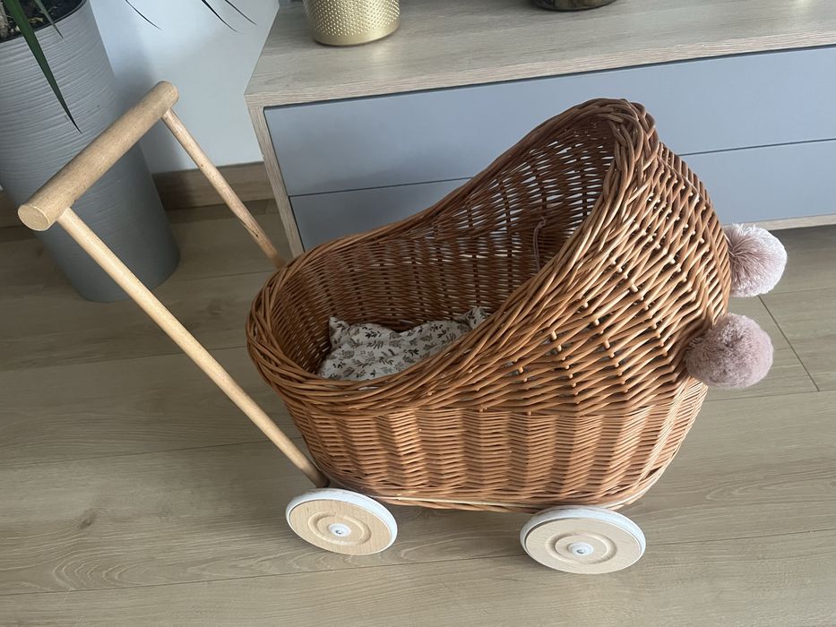 Wózek wiklinowy dla lalek