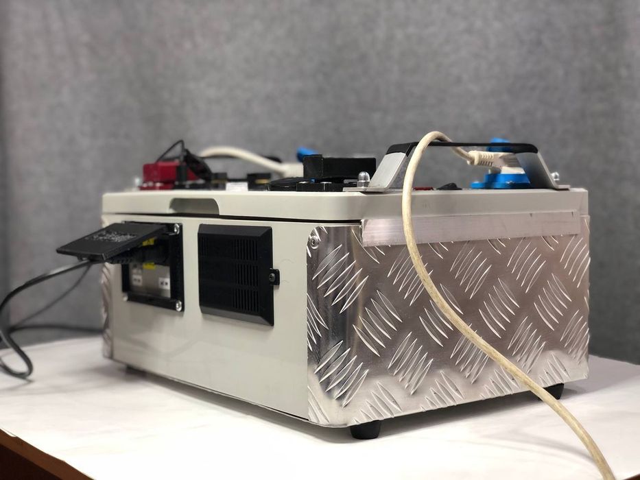 Сонячна зарядна станція "batcom2600 GT16" з панелями