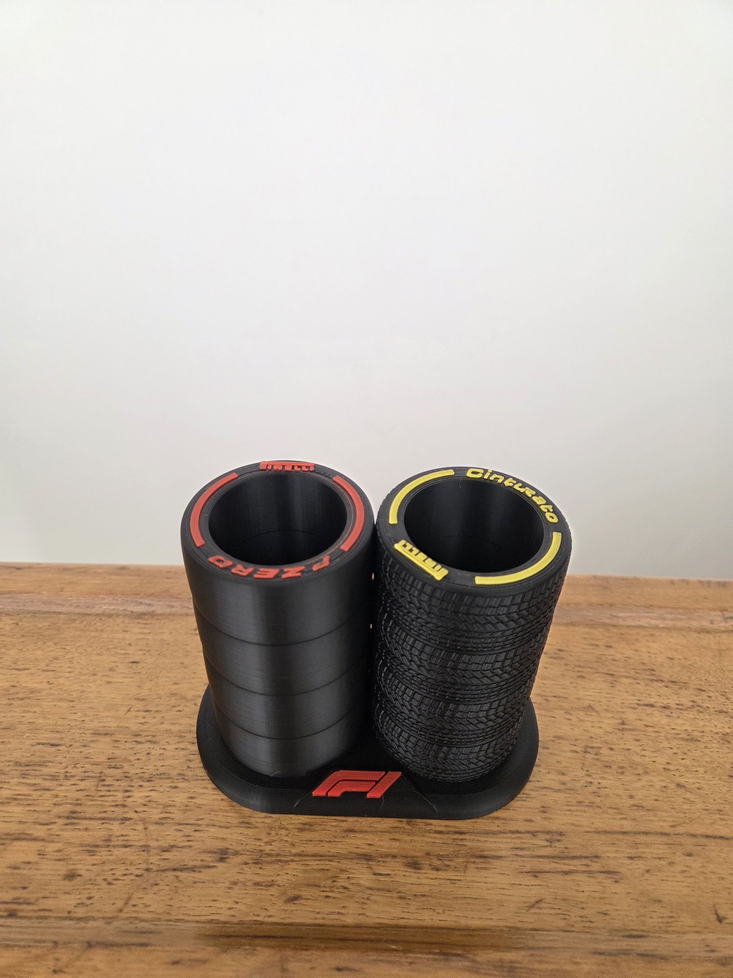 F1 porta.  lápis
