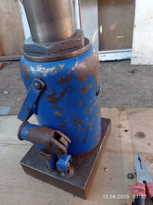 Домкрат гидравлический 30 тонн