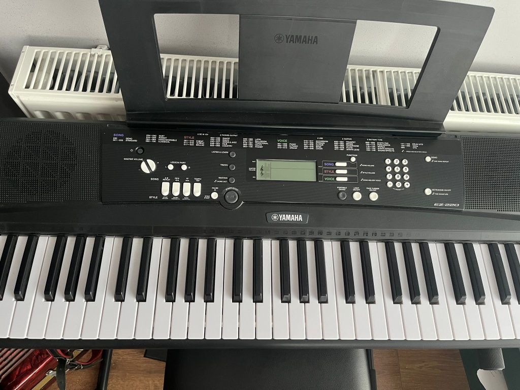 Keybord  yamaha EZ-220
