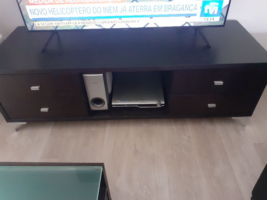 Móvel para TV castanho escuro