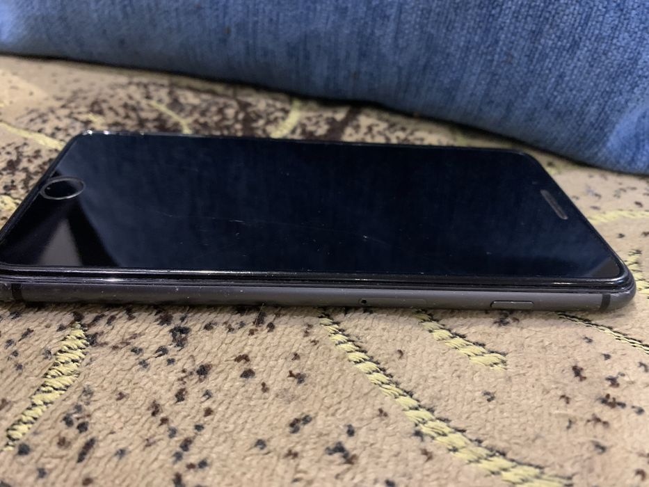 Продам iPhone 8+