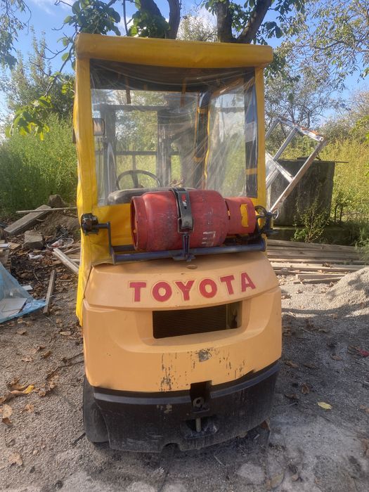 Продам вилковий навантажувач