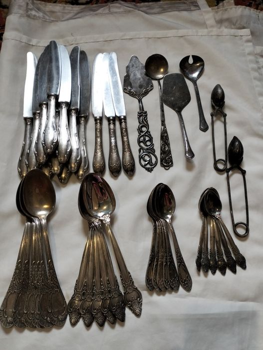 Столові прибори мельхіор.