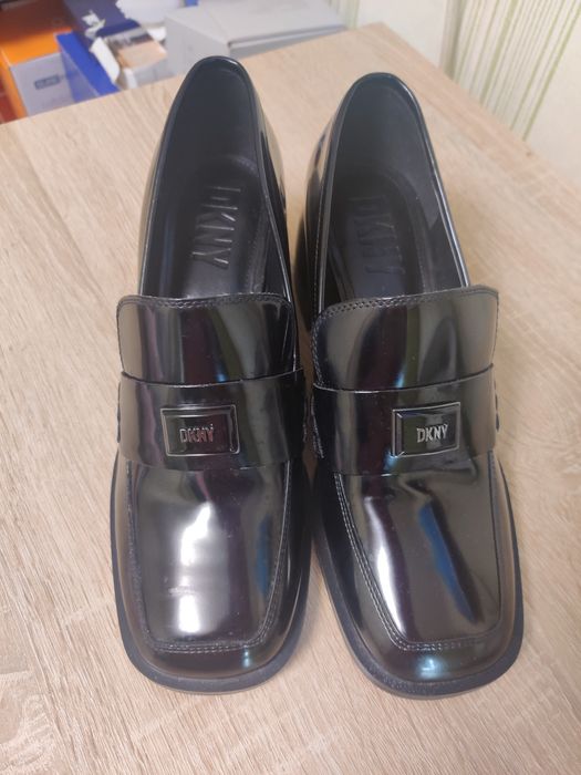 Лофери DKNY шкіряні р. 38,5