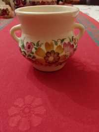 mały wazonik z ceramiki-hand made