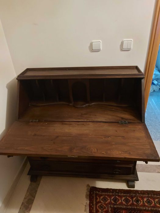 Escrivaninha de madeira