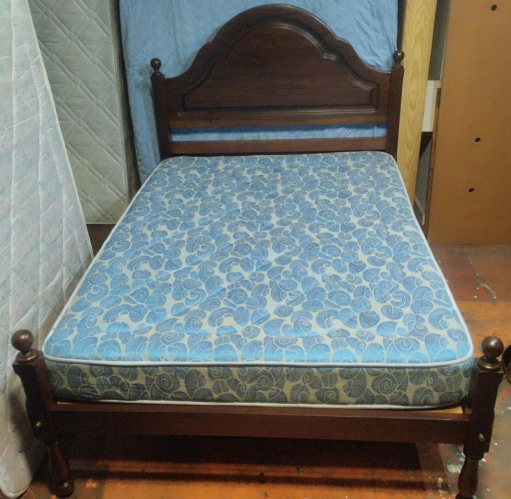 Cama de casal com colchão