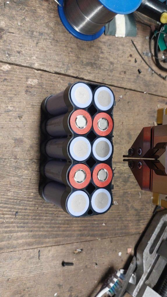 Naprawa i regeneracja baterii do rowerów hulajnóg i elektronarzędzi