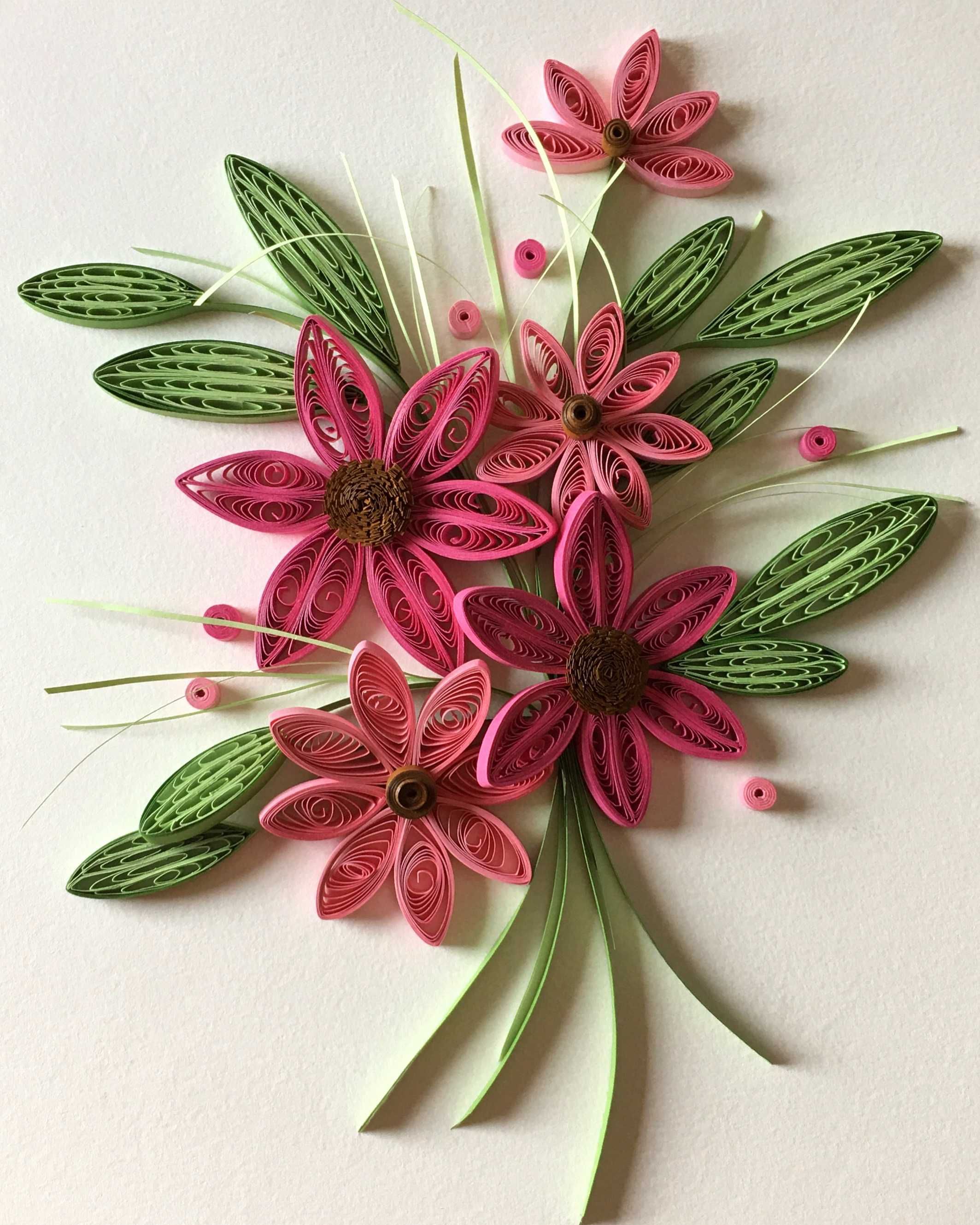 Quadro feito em filigrana em papel (quilling)