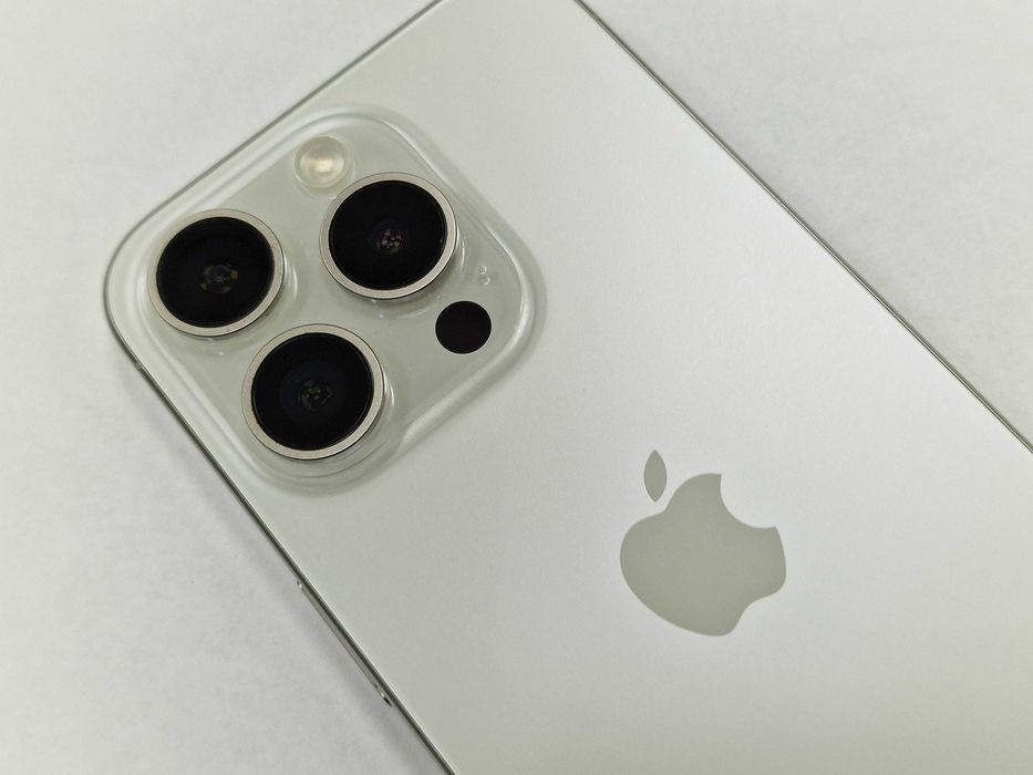 Iphone 15 PRO 128GB/ White Titanium/ 90%/ Grade A/ + ładowarka