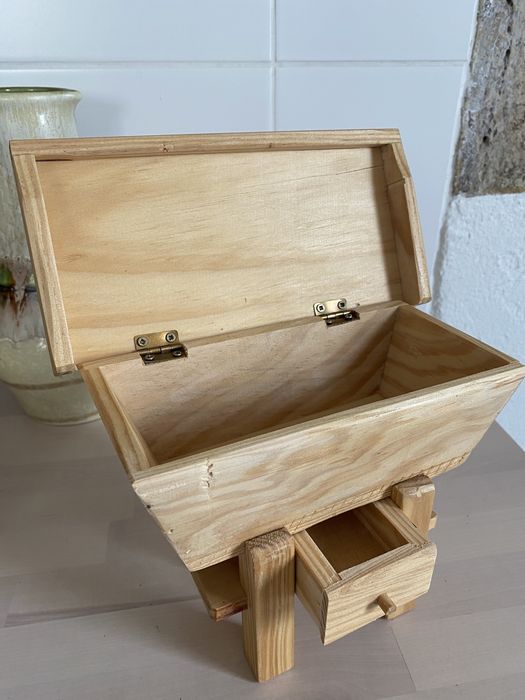 Masseira pequena toda a funcionar feita à mão