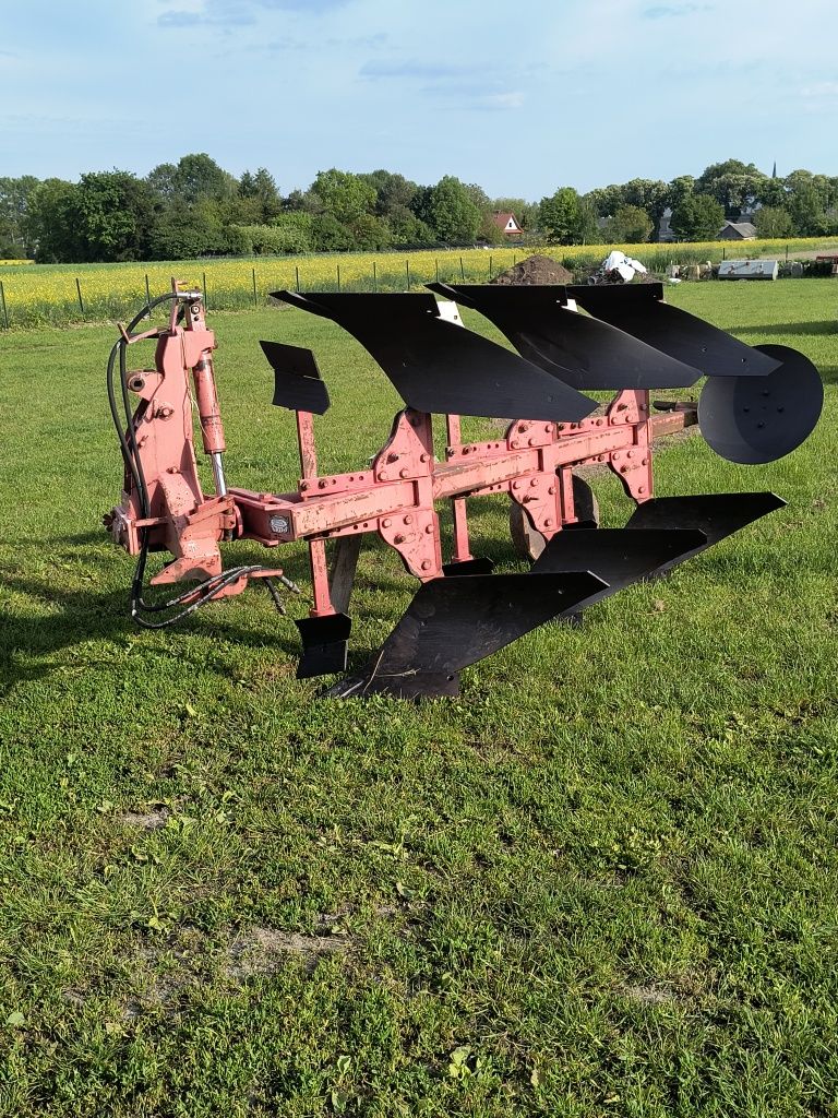 Pług 3 skibowy obrotowy