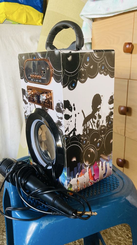 Karaoke party com microfone