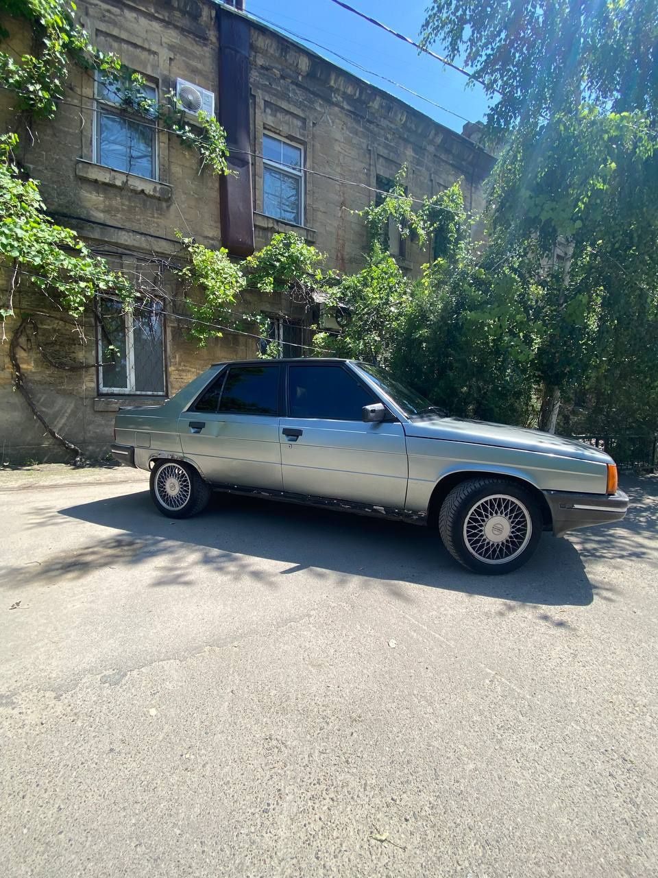 Продам Renault 9