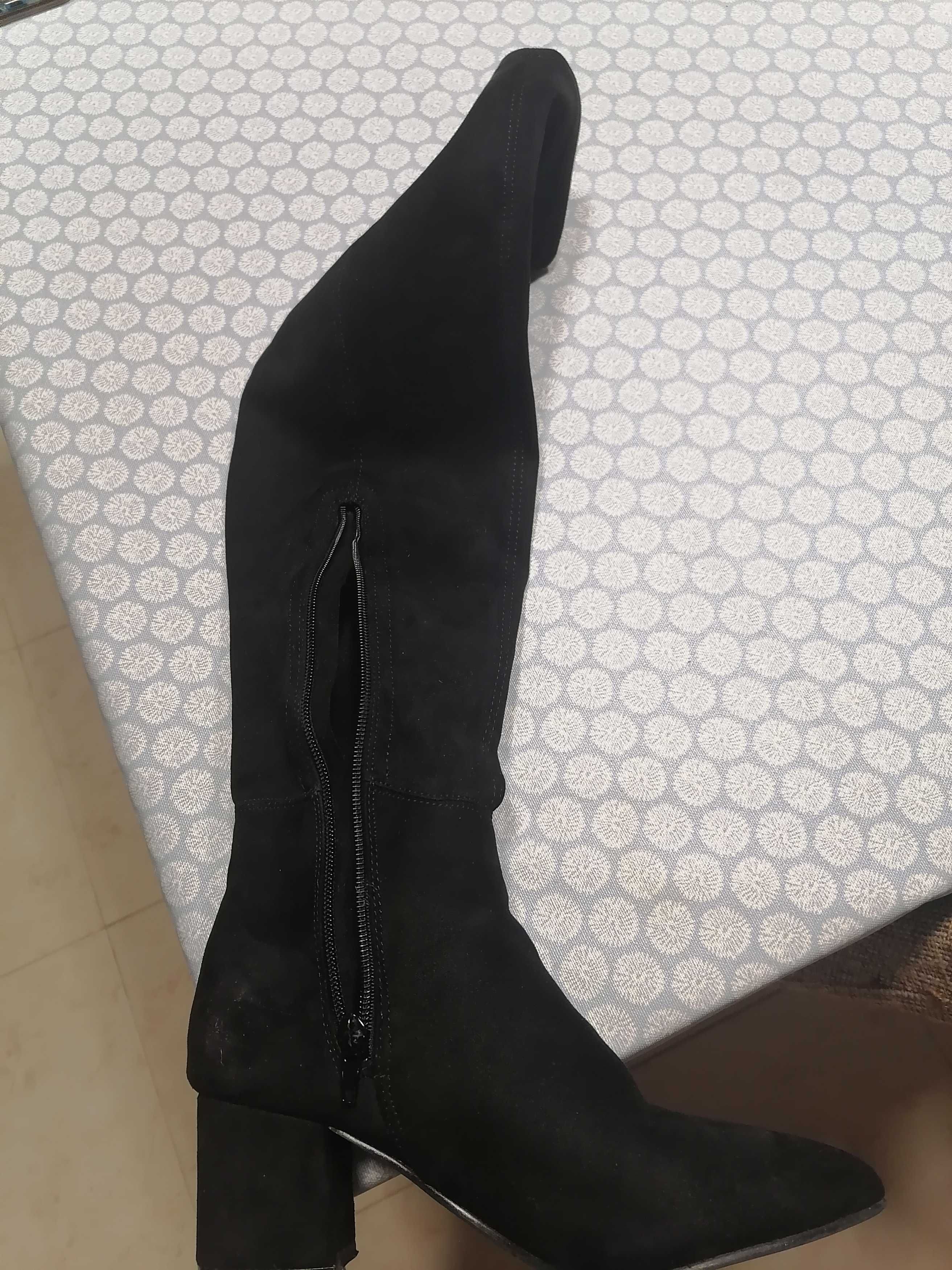 botas altas até ao joelho