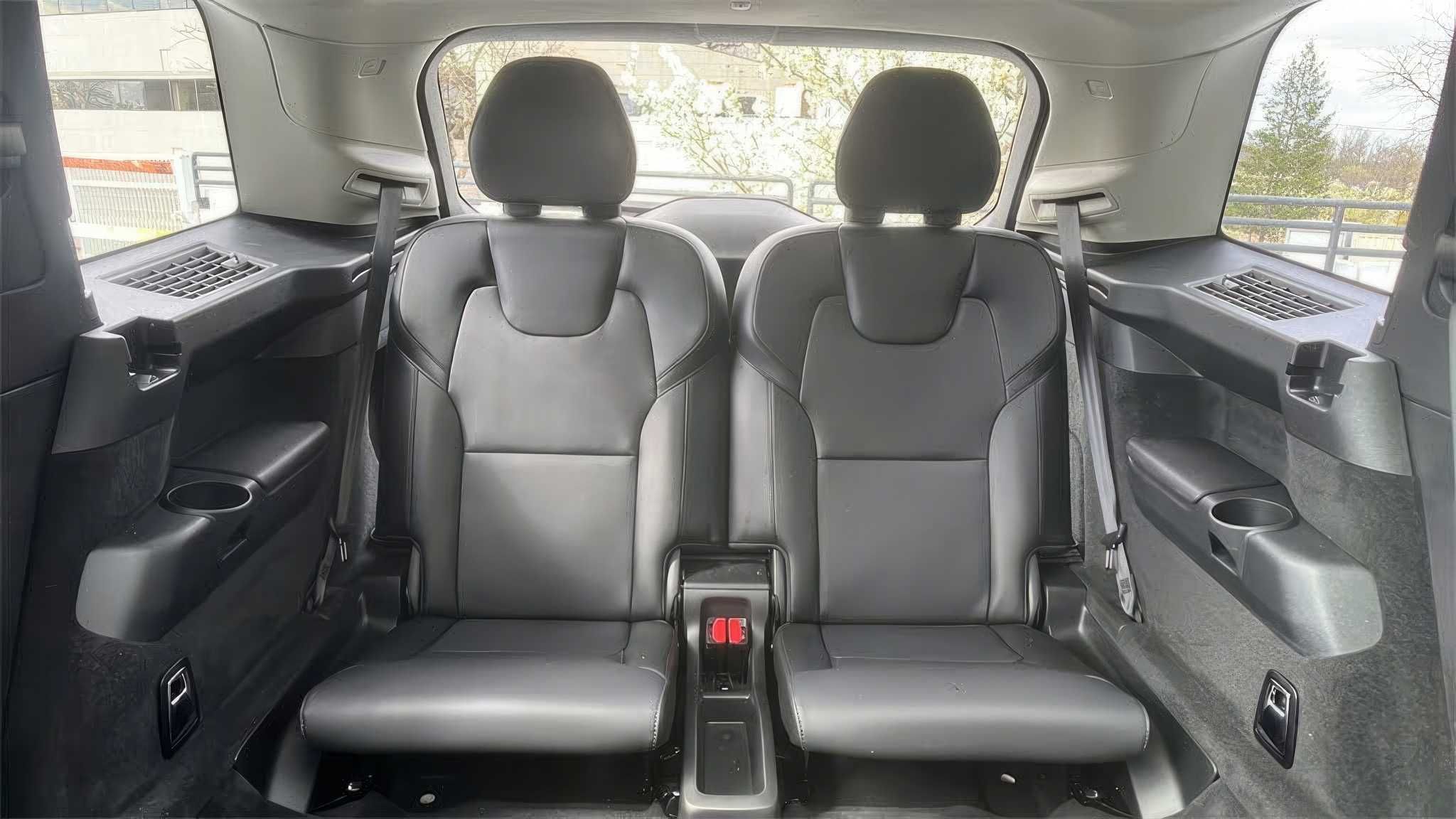 2022 Volvo XC90 T5 Momentum