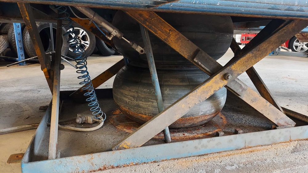 Podnośnik nożycowy lakierniczy HERKULES 2500 kg