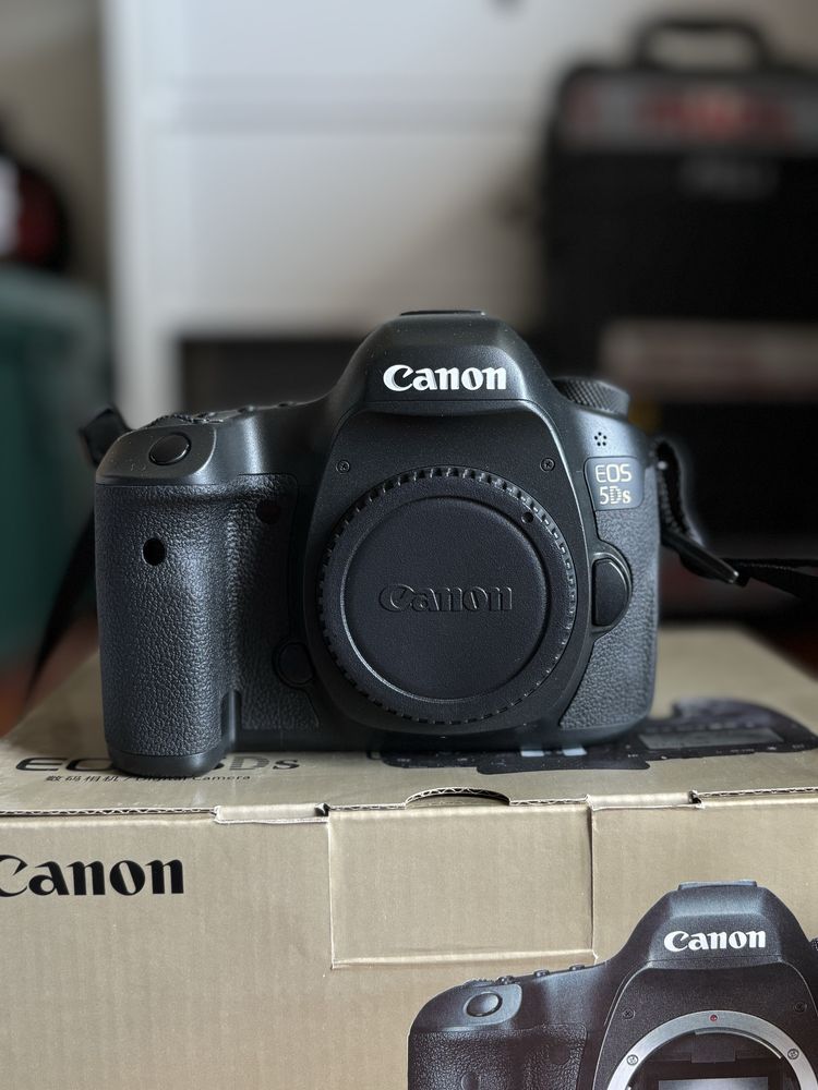 Canon 5Ds ( 50 mp ) …NOVA… + TetherTools + 2 baterias + 2 CF 32GB