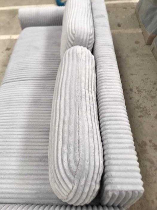 Wyjątkowa welurowa sofa w kolorze szarym z funkcją spania