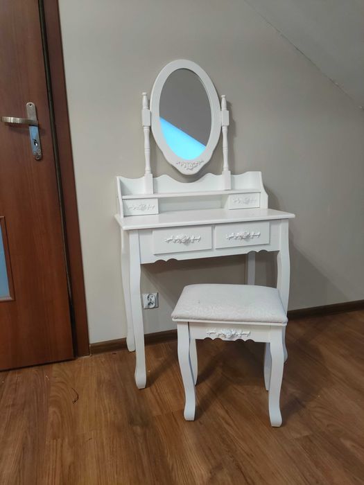 Toaletka z taboretem