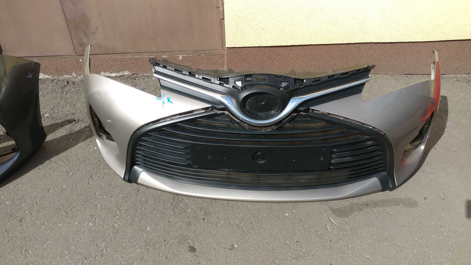Бампер передній задній Toyota Yaris III  2011-2020 Четверть задня