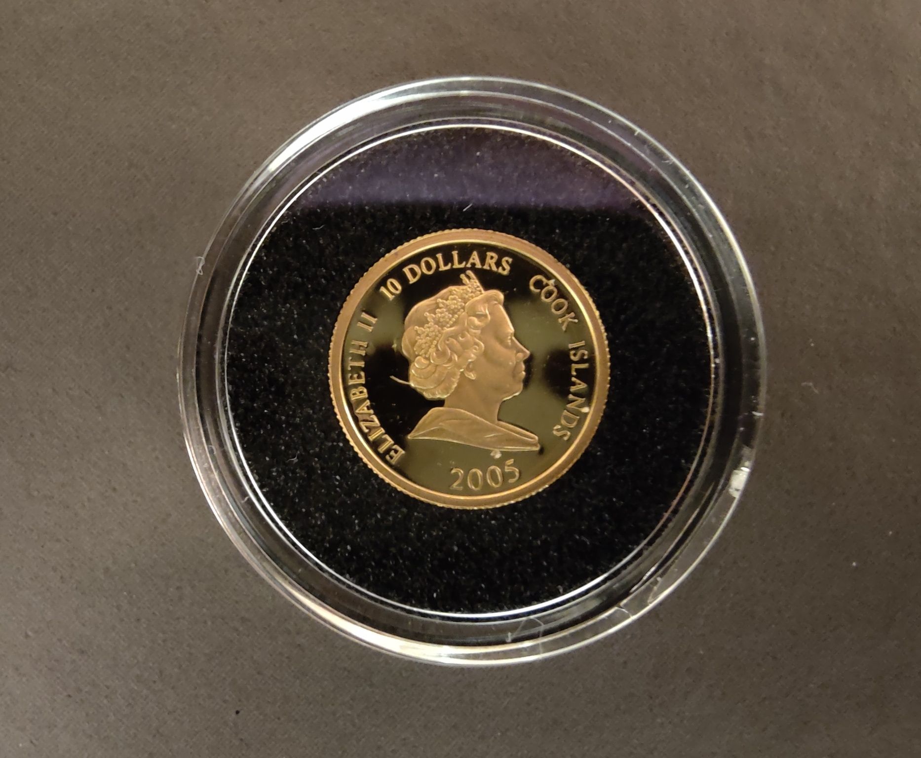 10 Dolarów Wyspy Cooka 2005 - Jan Paweł II 1920 - 2005 - 1,24g AU