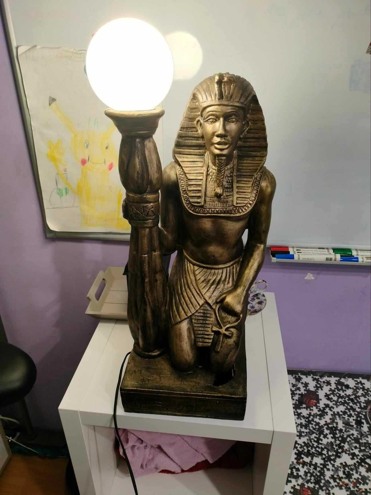 Lampa faraon idealna do salonu