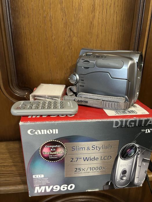 Видеокамера Canon MV 960