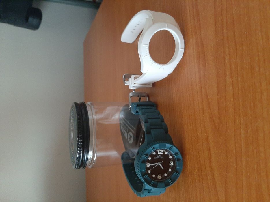 Relógio Watch colors sem uso com duas braceletes petróleo e branca