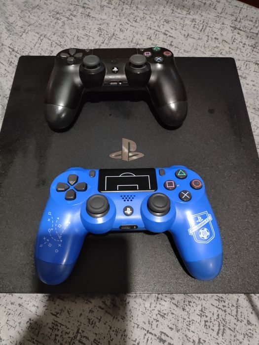 PlayStation 4 pro (+2 диска, описание)