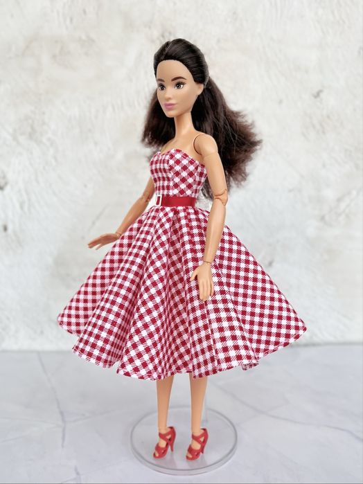 Sukienka w kratkę dla lalki Barbie